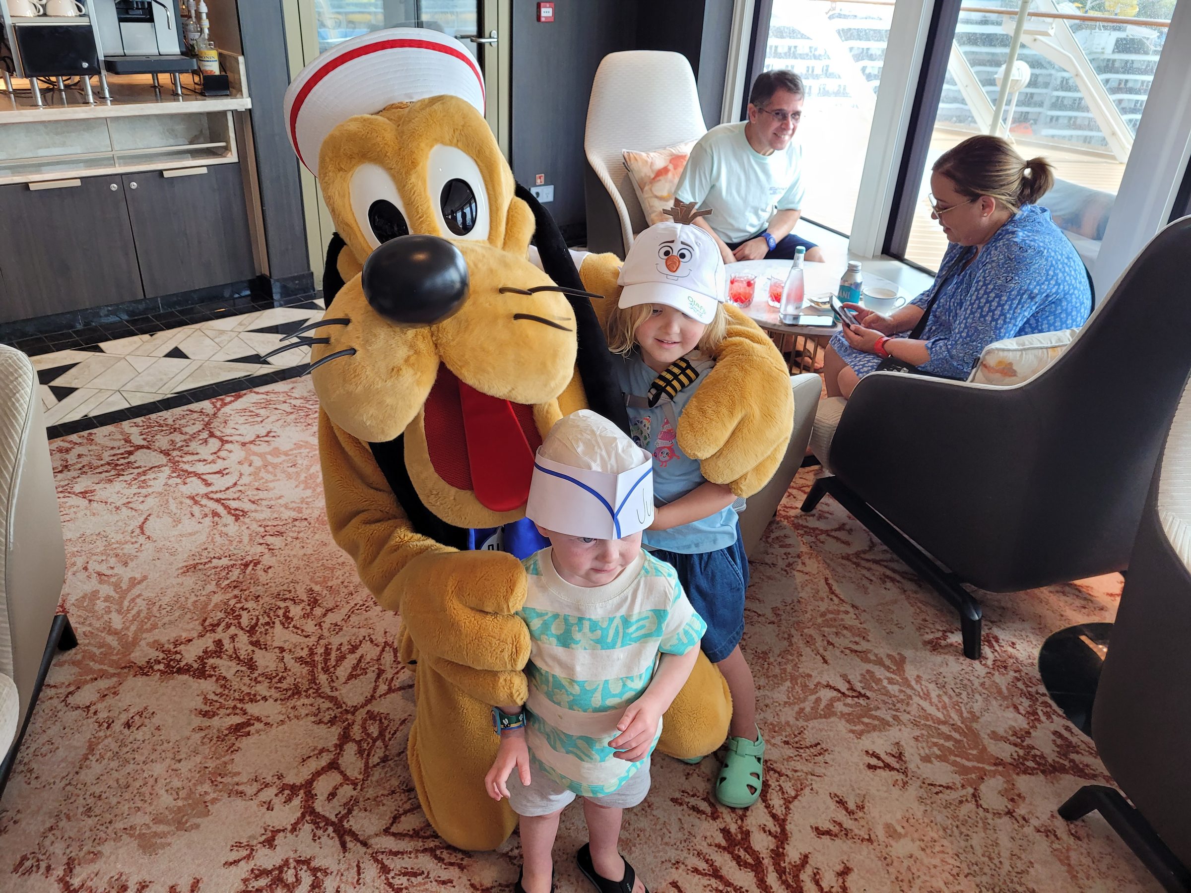 The concierge lounge with Pluto visiting the kids